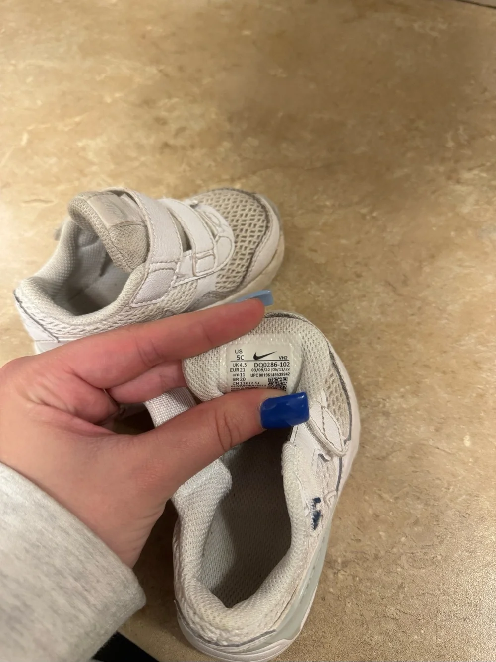 Toddler White Nike AirMax Velcro Sneakers Size 5C